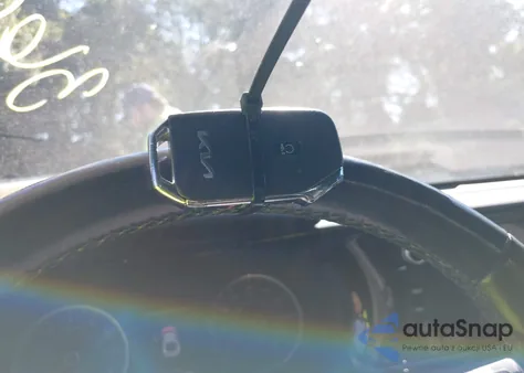 2022 Kia K5 Gt-Line z USA, uszkodzony, nr VIN 5XXG64J2XNG108488